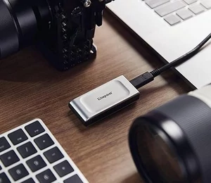Kingston lance son XS2000 : un tout petit SSD portable aux performances d'un grand